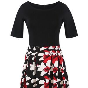 Women’s Plus sz Fit & Flare Dress w/Large Flowers on the Skirt, Pockets XXL